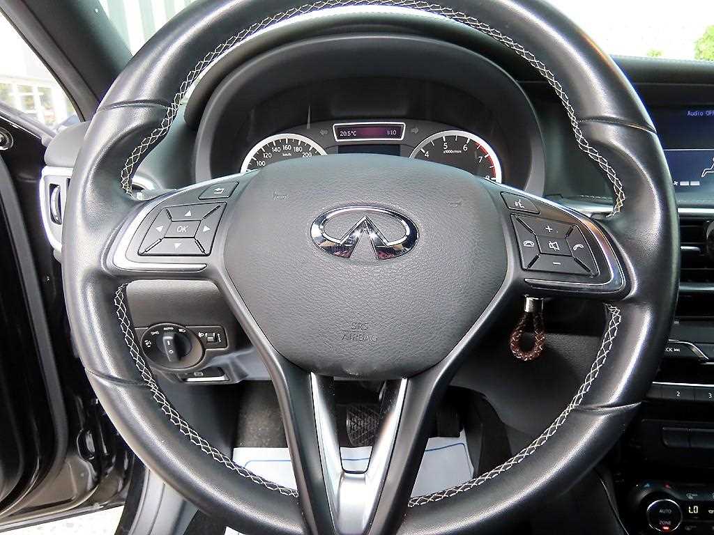 Infiniti Q - Vista 8
