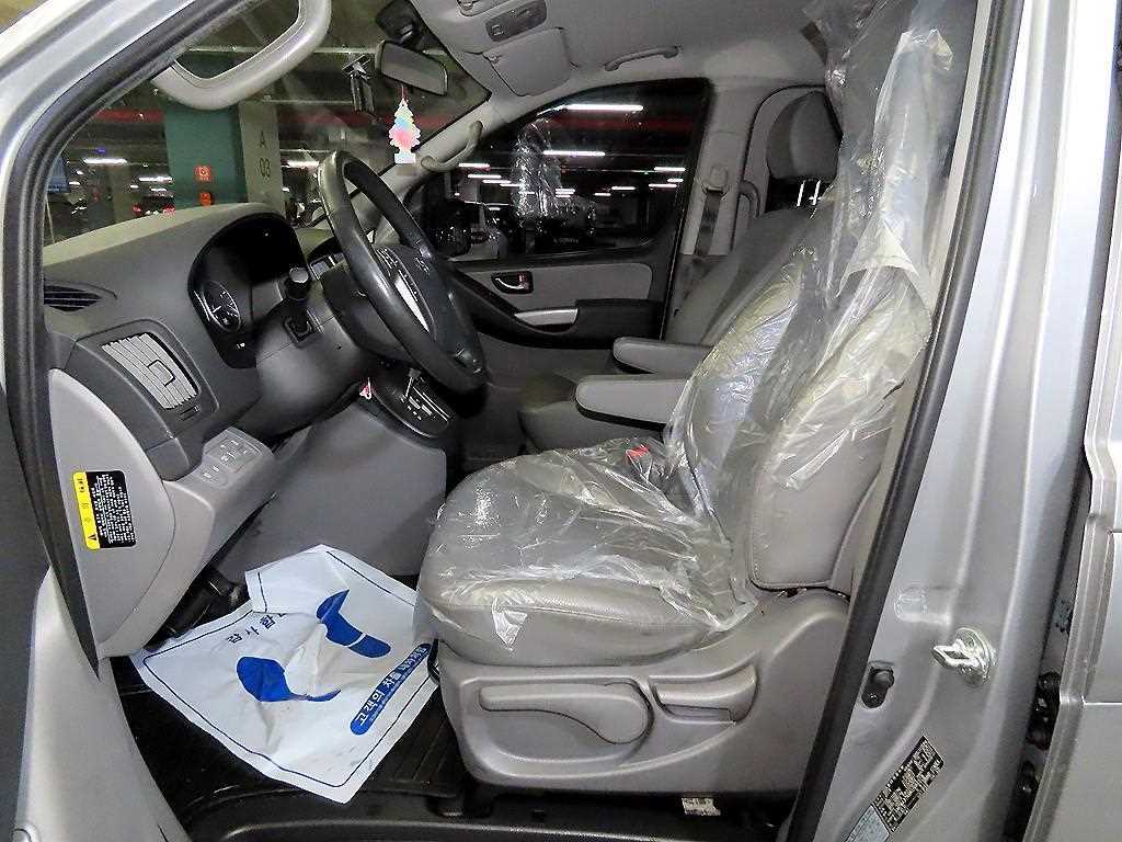 HYUNDAI Starex - Vista 6