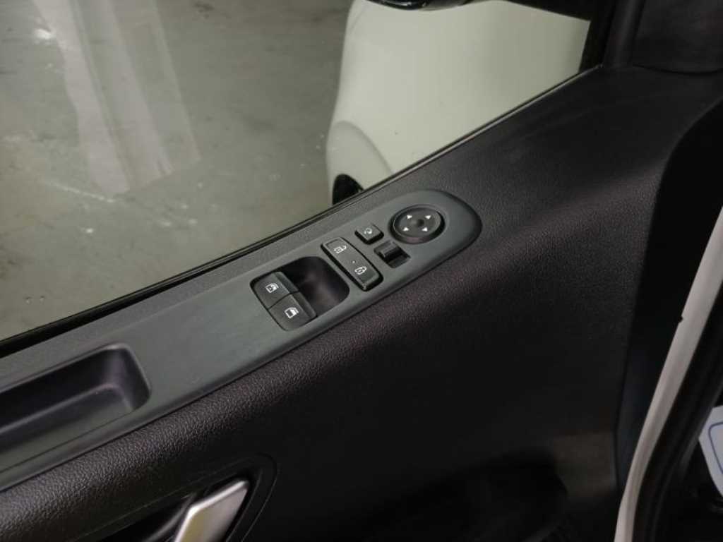 HYUNDAI Staria - Vista 9