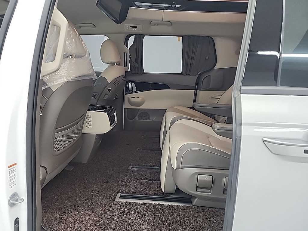 KIA Carnival - Vista 12