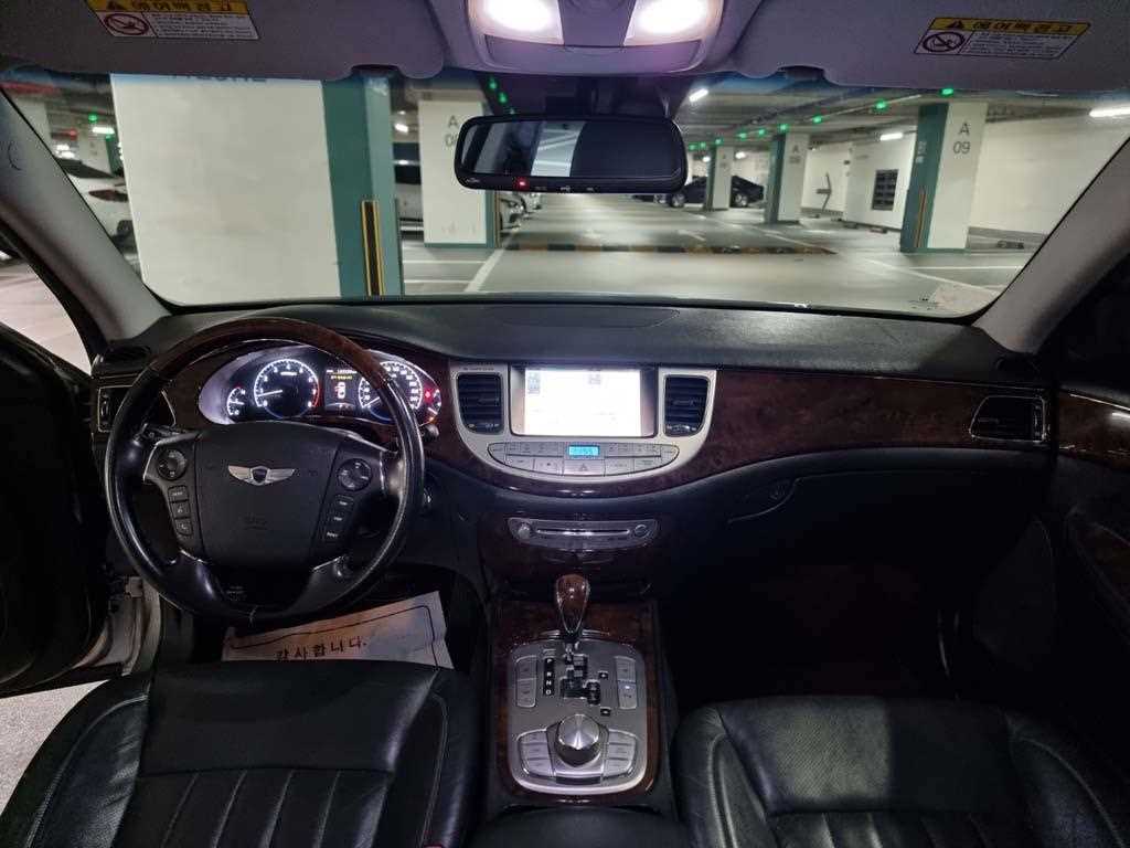 HYUNDAI Genesis - Vista 10