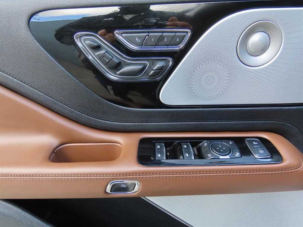 Lincoln Aviator - Vista 10