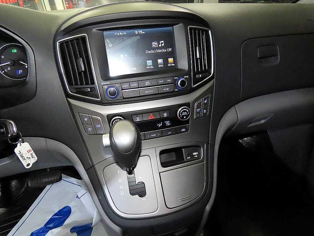 HYUNDAI Starex - Vista 11