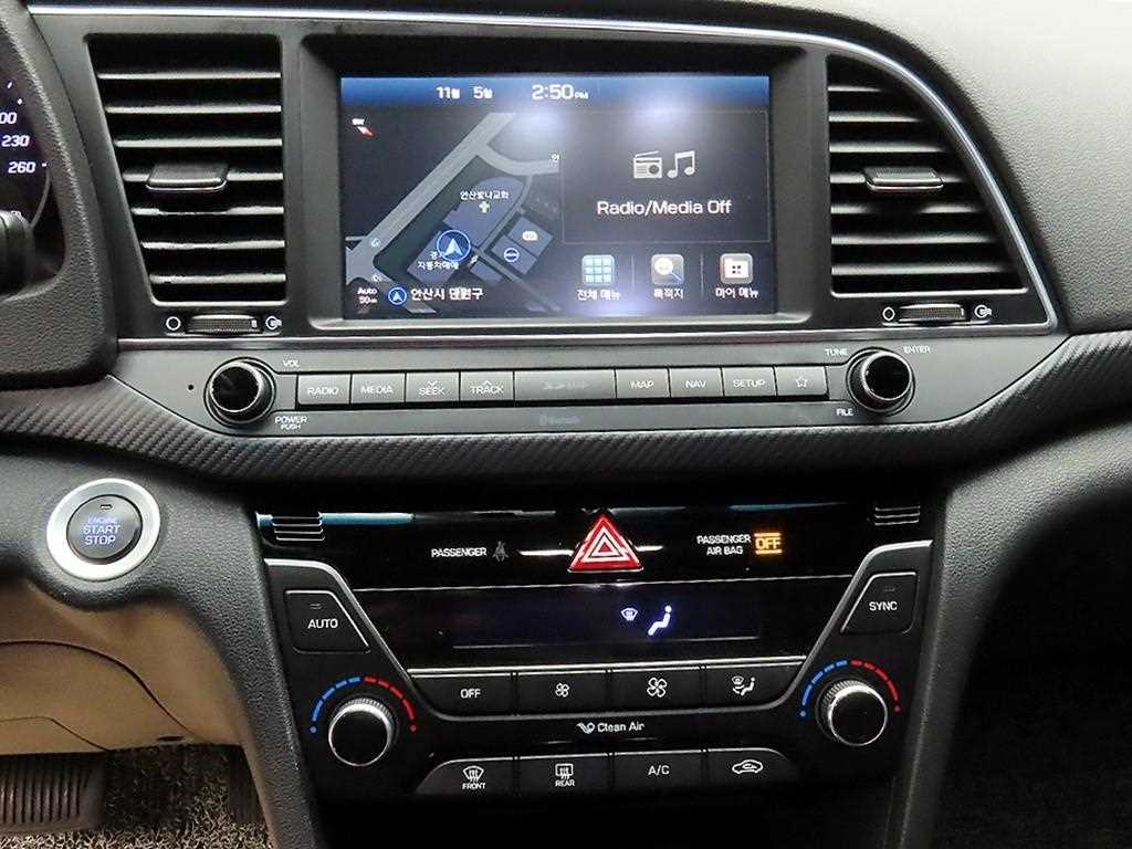 HYUNDAI Avante 2018 Negro - Importación desde Corea - HF Imports Iquique - Foto 15