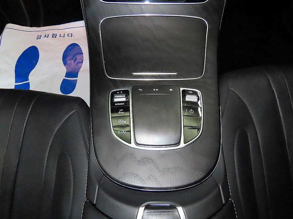 Mercedes Benz CLS Class - Vista 12