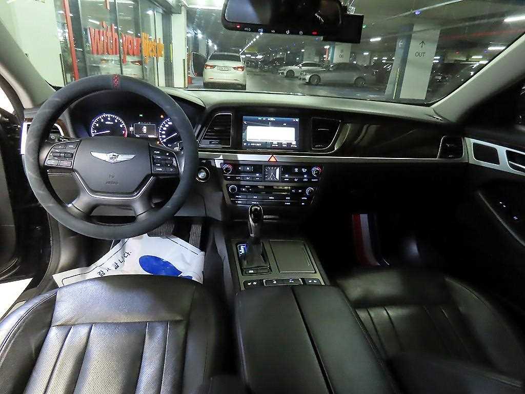 HYUNDAI Genesis - Vista 10