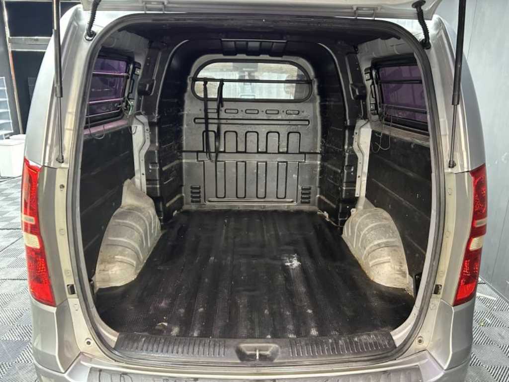 HYUNDAI Starex - Vista 5