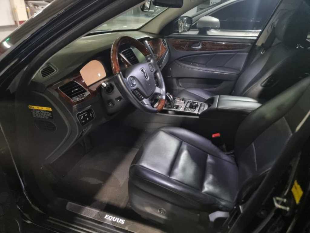 HYUNDAI Equus - Vista 6