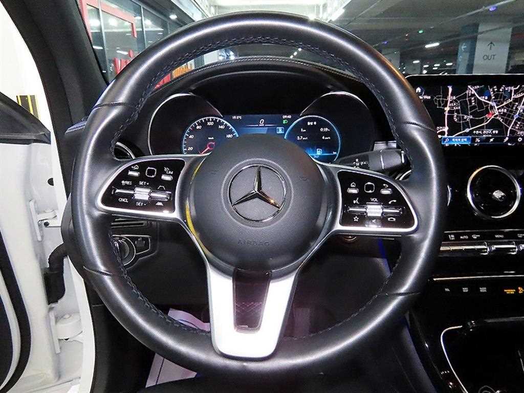 Mercedes Benz GLC Class - Vista 8