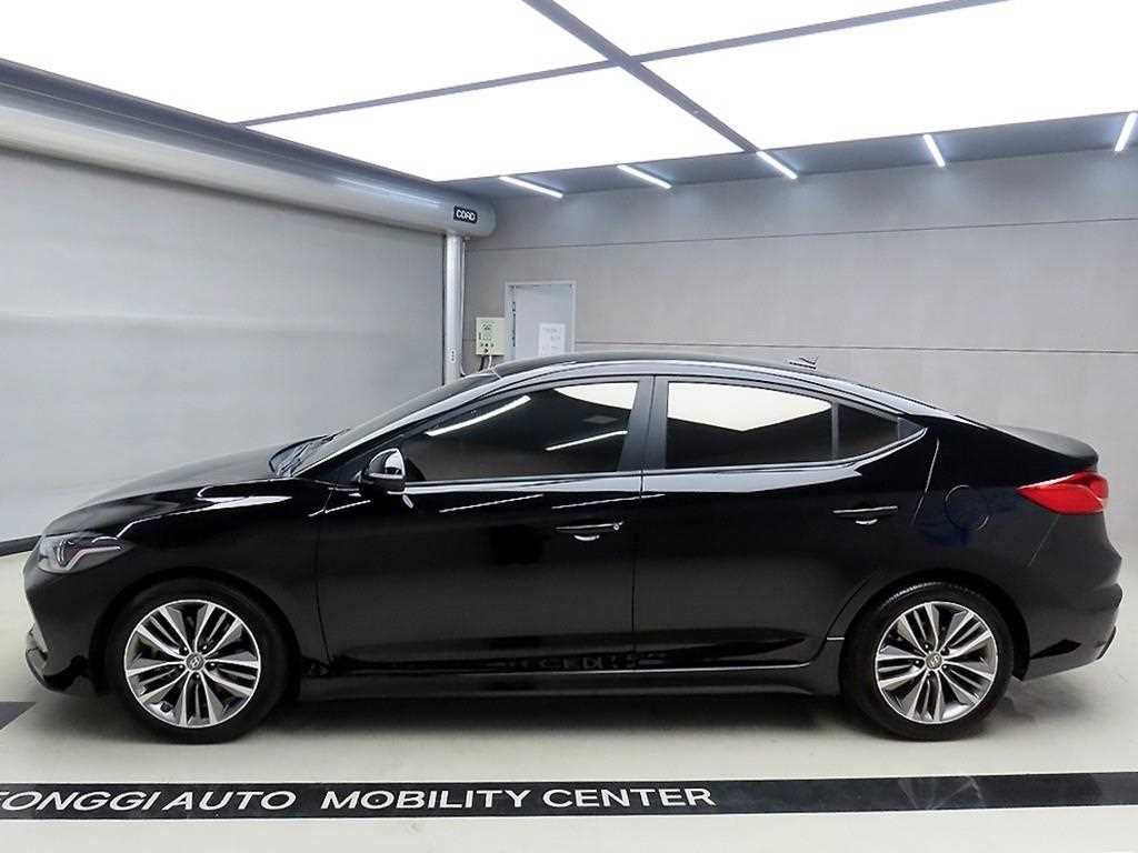 HYUNDAI Avante - Vista 4