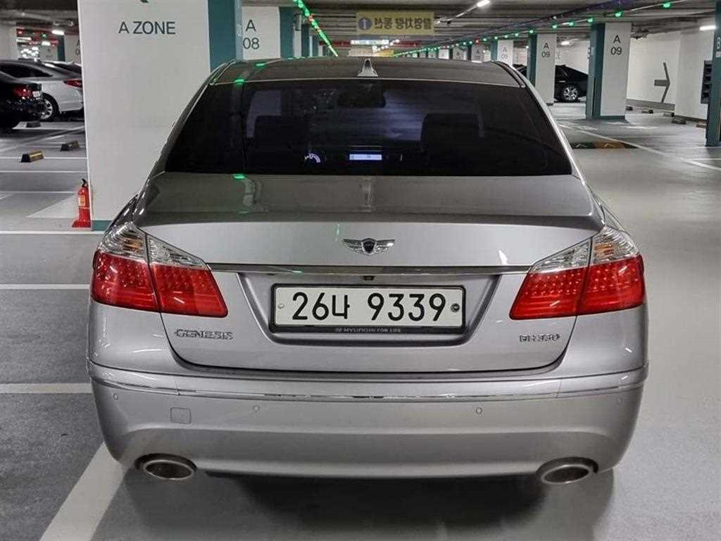 HYUNDAI Genesis - Vista 5