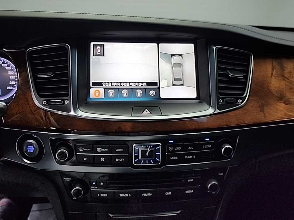 HYUNDAI Equus - Vista 9