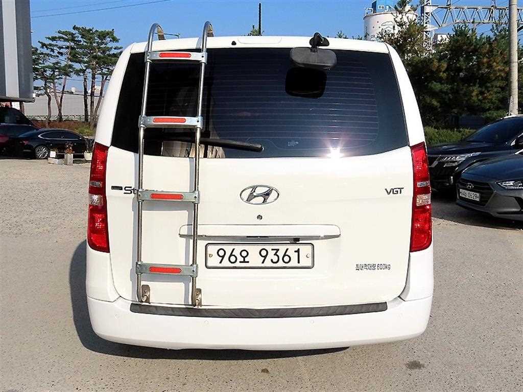 HYUNDAI Starex - Vista 4
