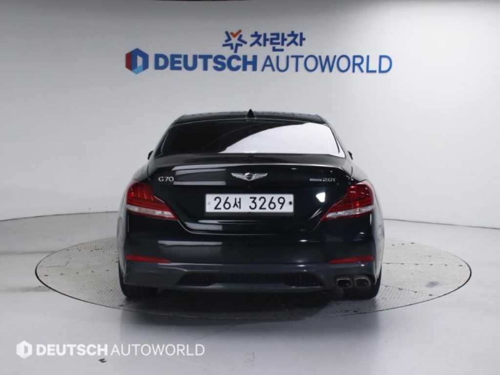 Genesis G70 - Vista 4