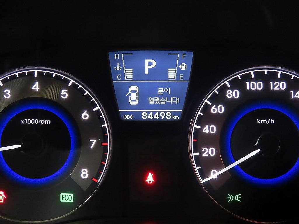 HYUNDAI Accent - Vista 9