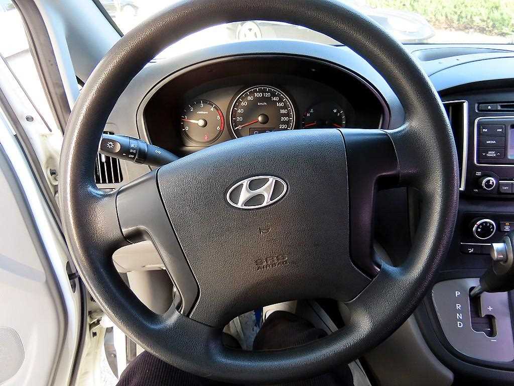 HYUNDAI Starex - Vista 8