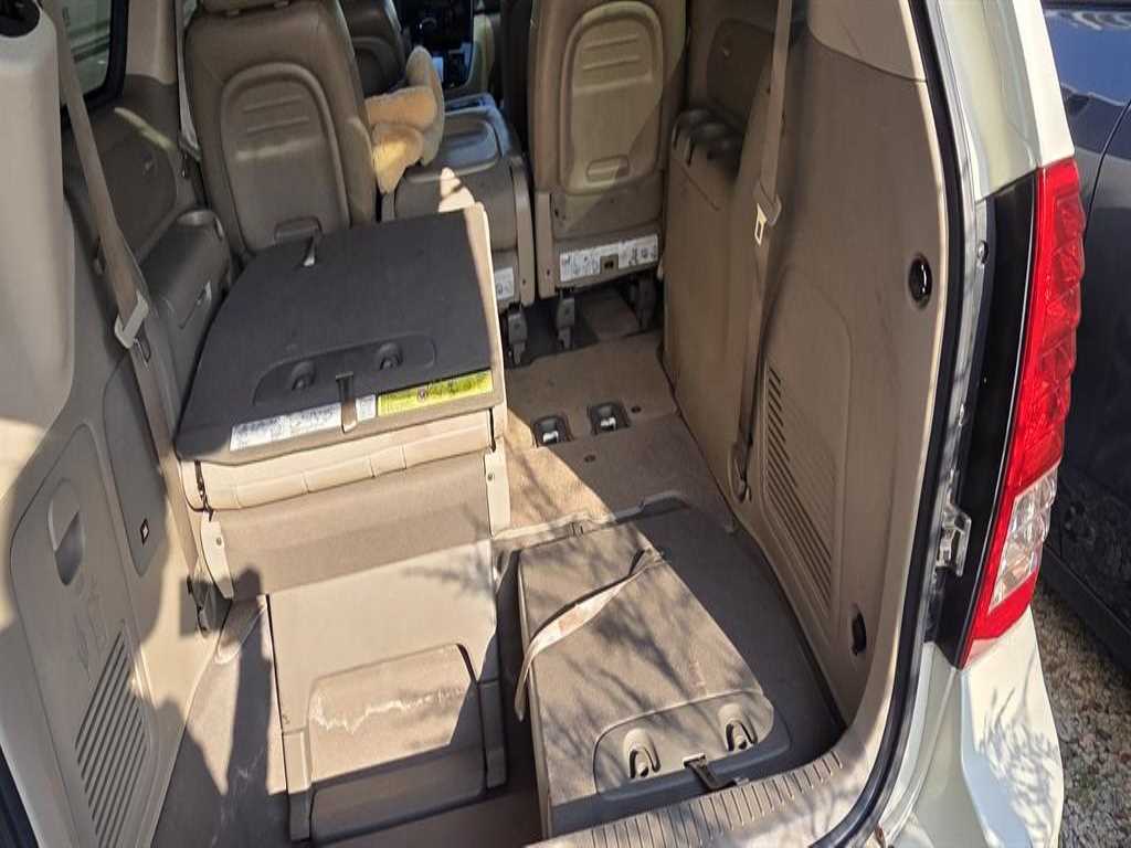 KIA Carnival - Vista 8