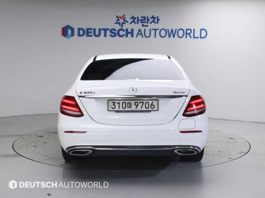 Mercedes Benz E class - Vista 4