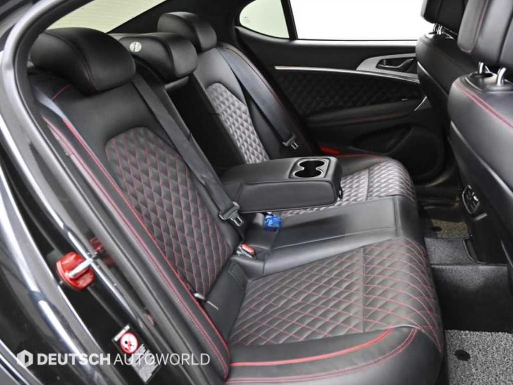 Genesis G70 - Vista 12