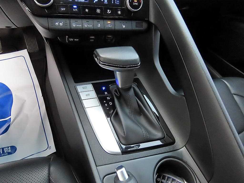 HYUNDAI Avante - Vista 10