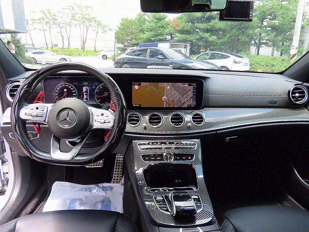 Mercedes Benz E class - Vista 7