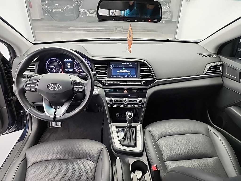 HYUNDAI Avante - Vista 7