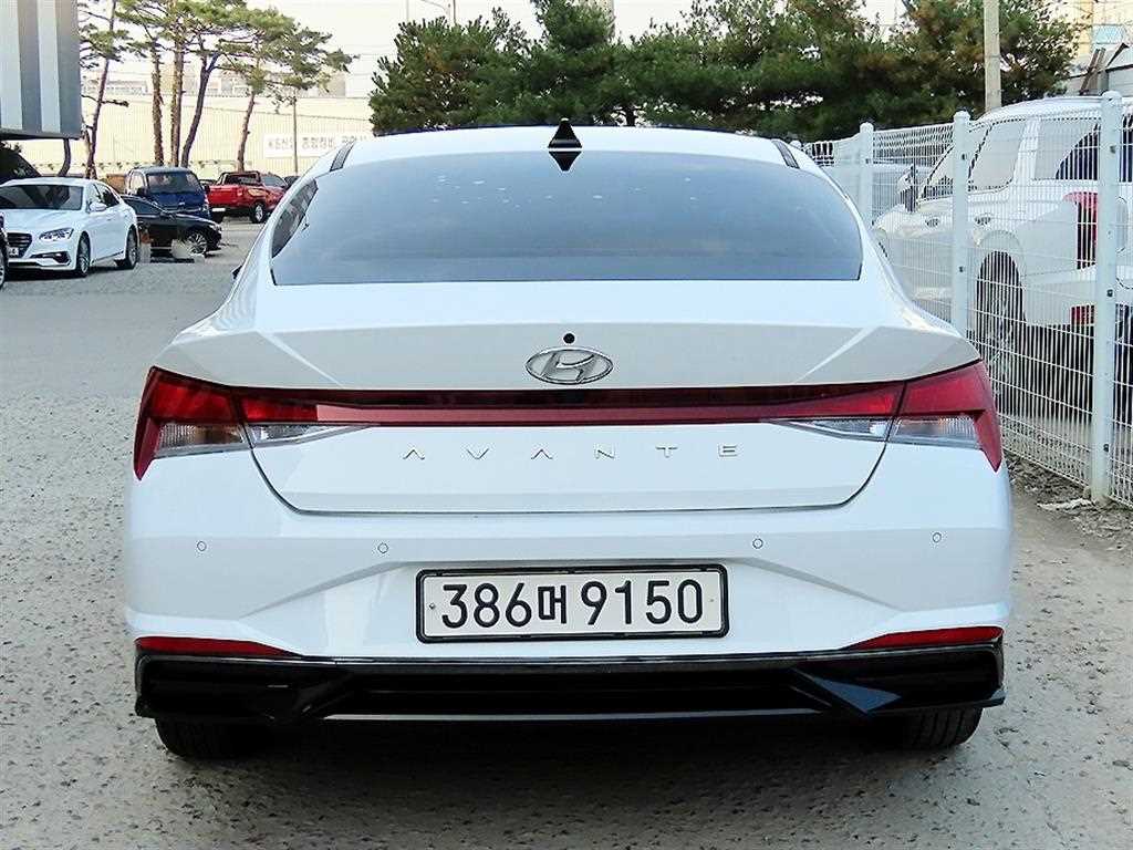 HYUNDAI Avante - Vista 4