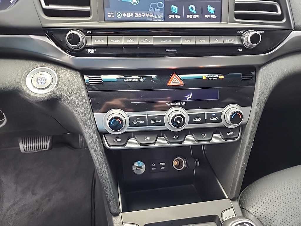 HYUNDAI Avante - Vista 10