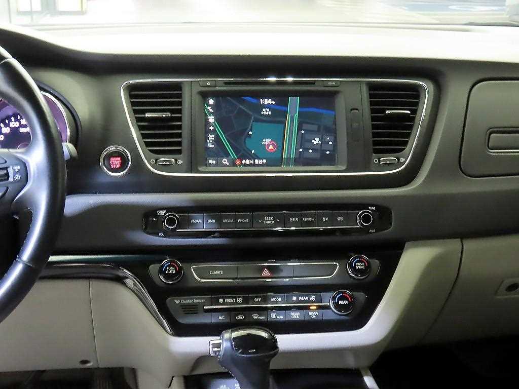 KIA Carnival - Vista 11