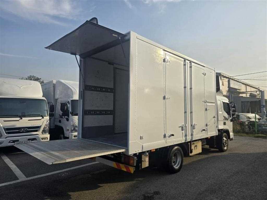 medium and large cargo truck - Vista 9