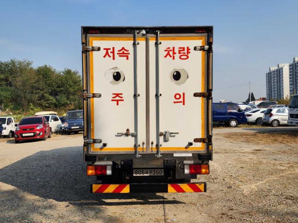 medium and large cargo truck - Vista 6