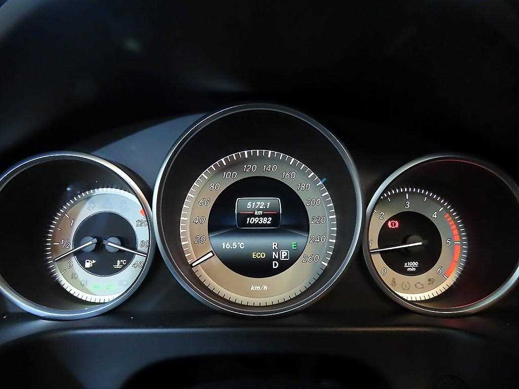 Mercedes Benz E class - Vista 9