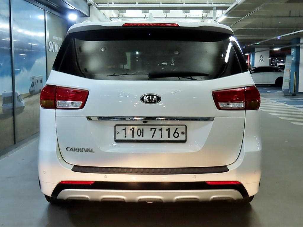 KIA Carnival - Vista 5