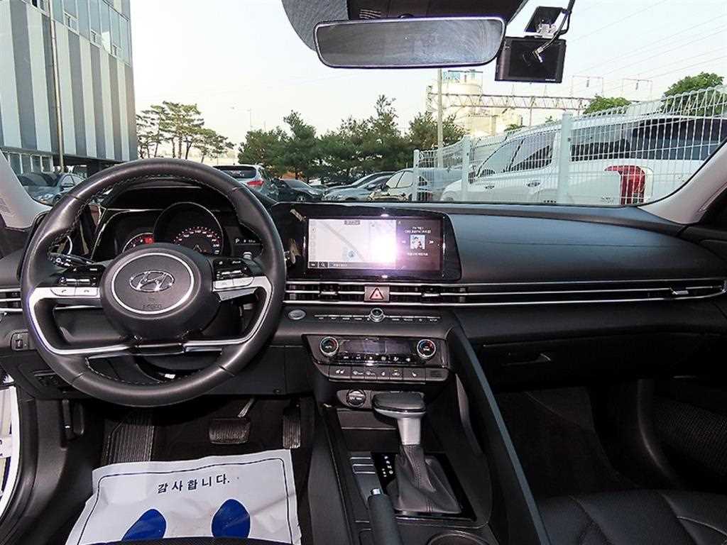 HYUNDAI Avante - Vista 7