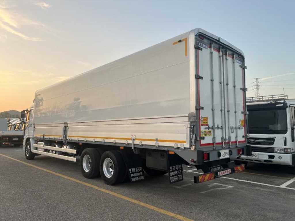 medium and large cargo truck - Vista 4