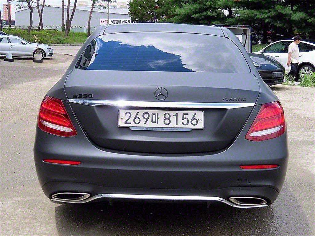 Mercedes Benz E class - Vista 4