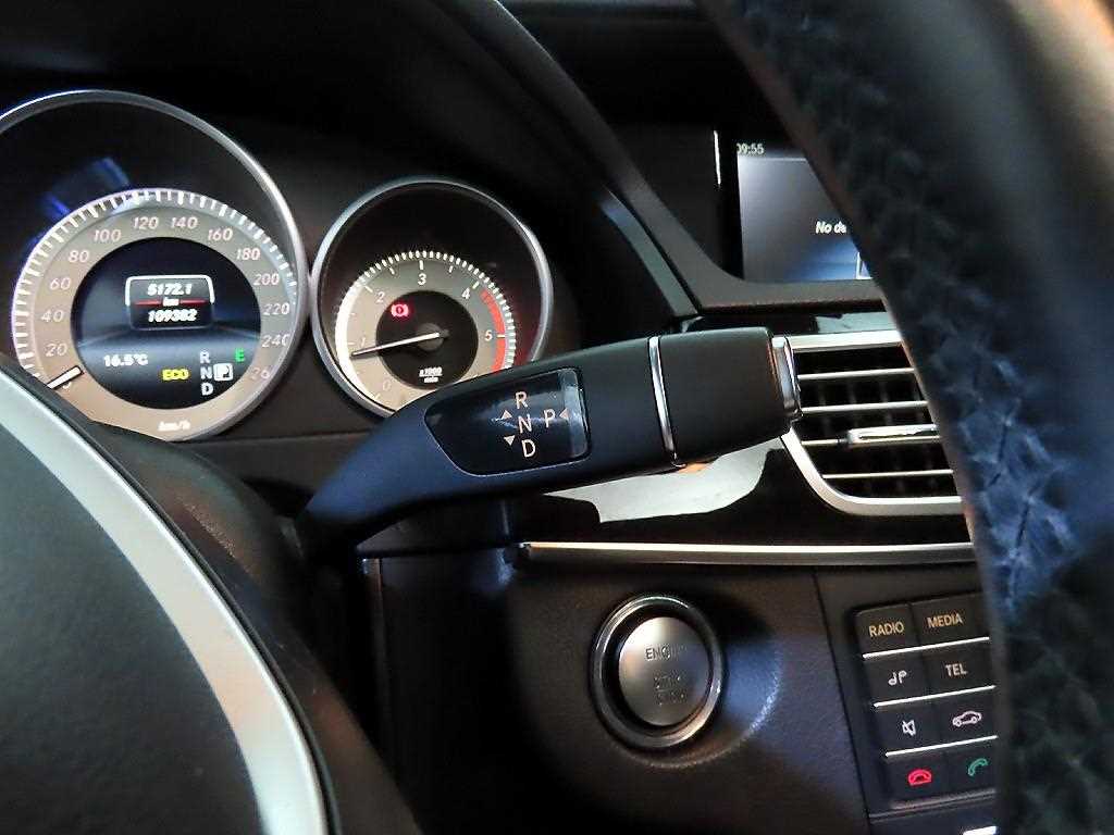 Mercedes Benz E class - Vista 12