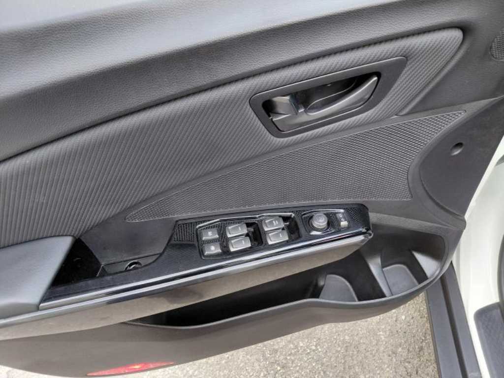 Ssangyong Tivoli - Vista 9