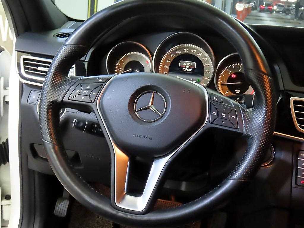 Mercedes Benz E class - Vista 8