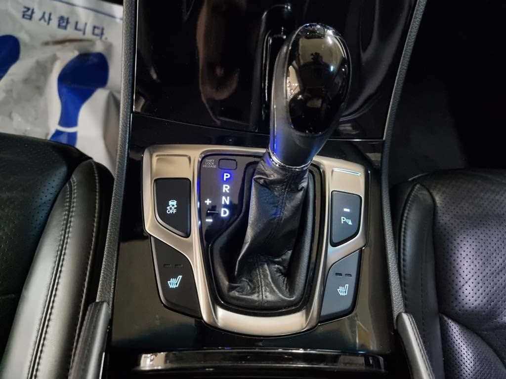 HYUNDAI Grandeur - Vista 12