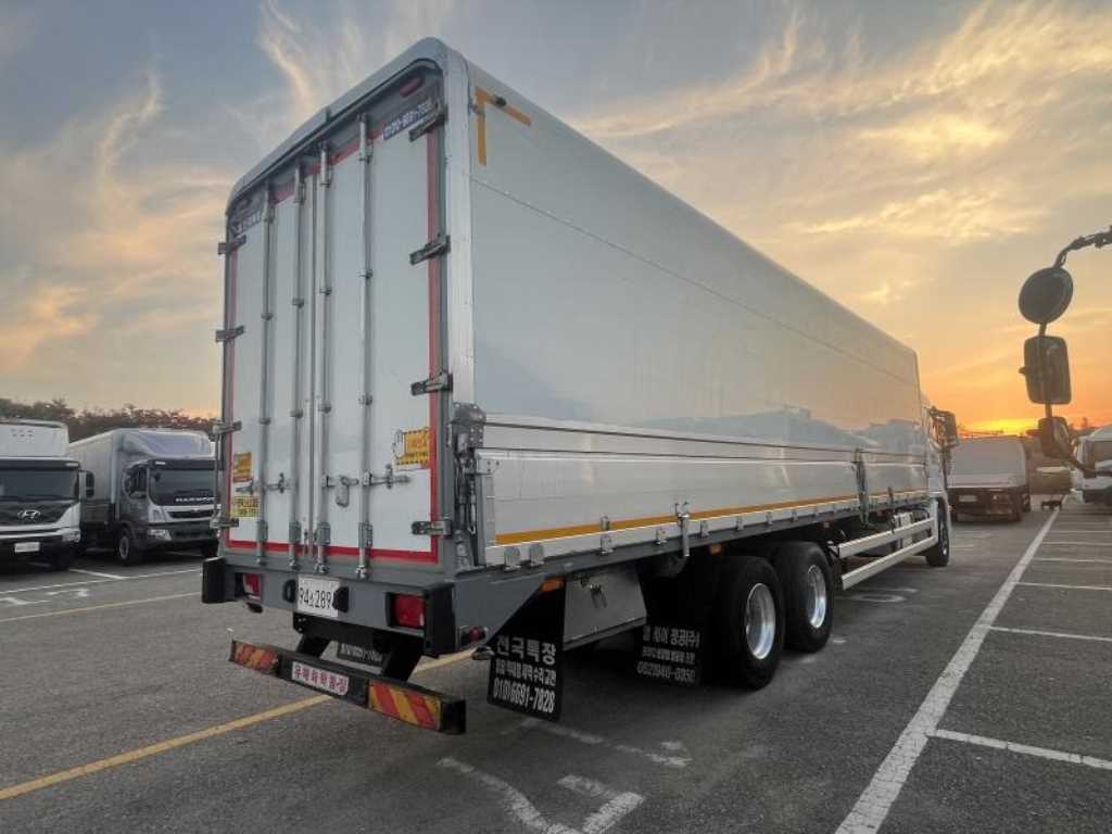 medium and large cargo truck - Vista 5