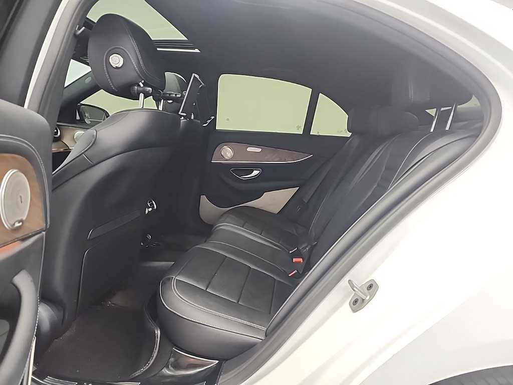 Mercedes Benz E class - Vista 12