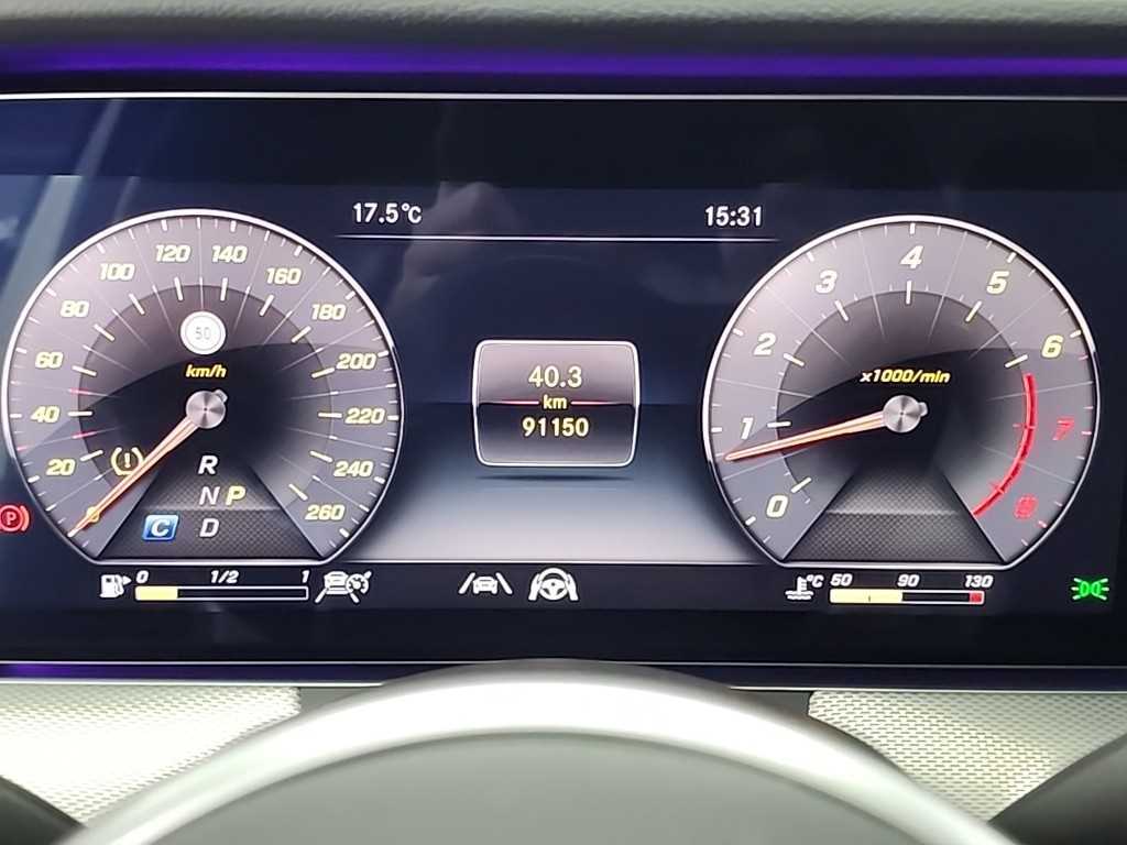 Mercedes Benz E class - Vista 6