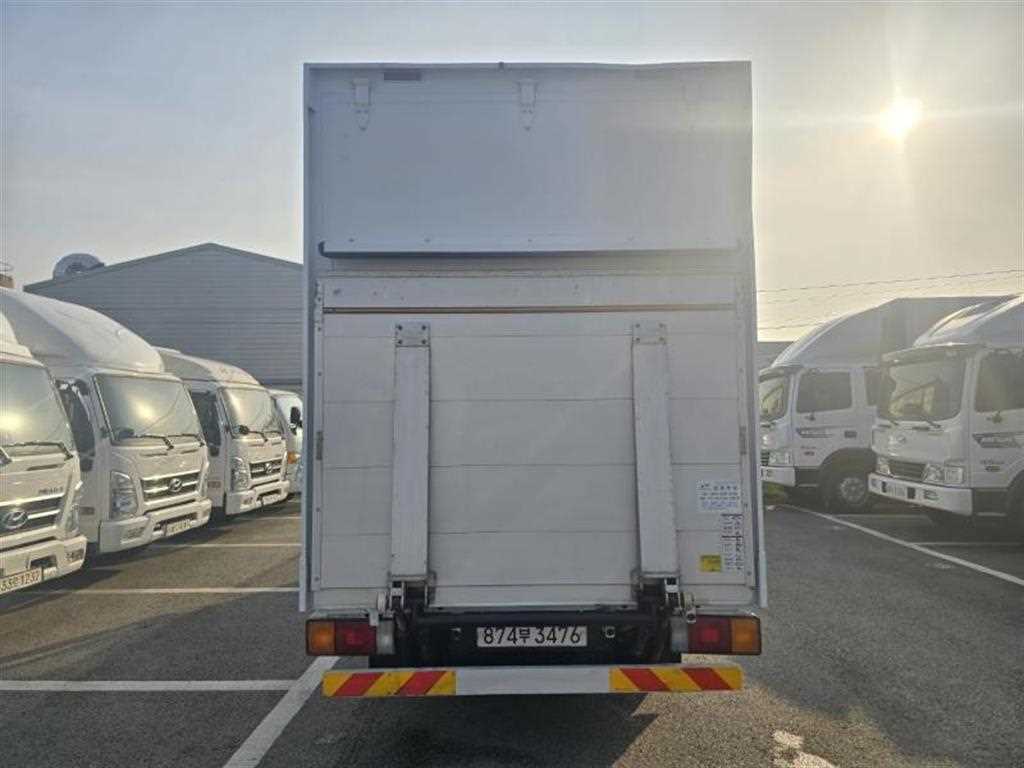 medium and large cargo truck - Vista 5