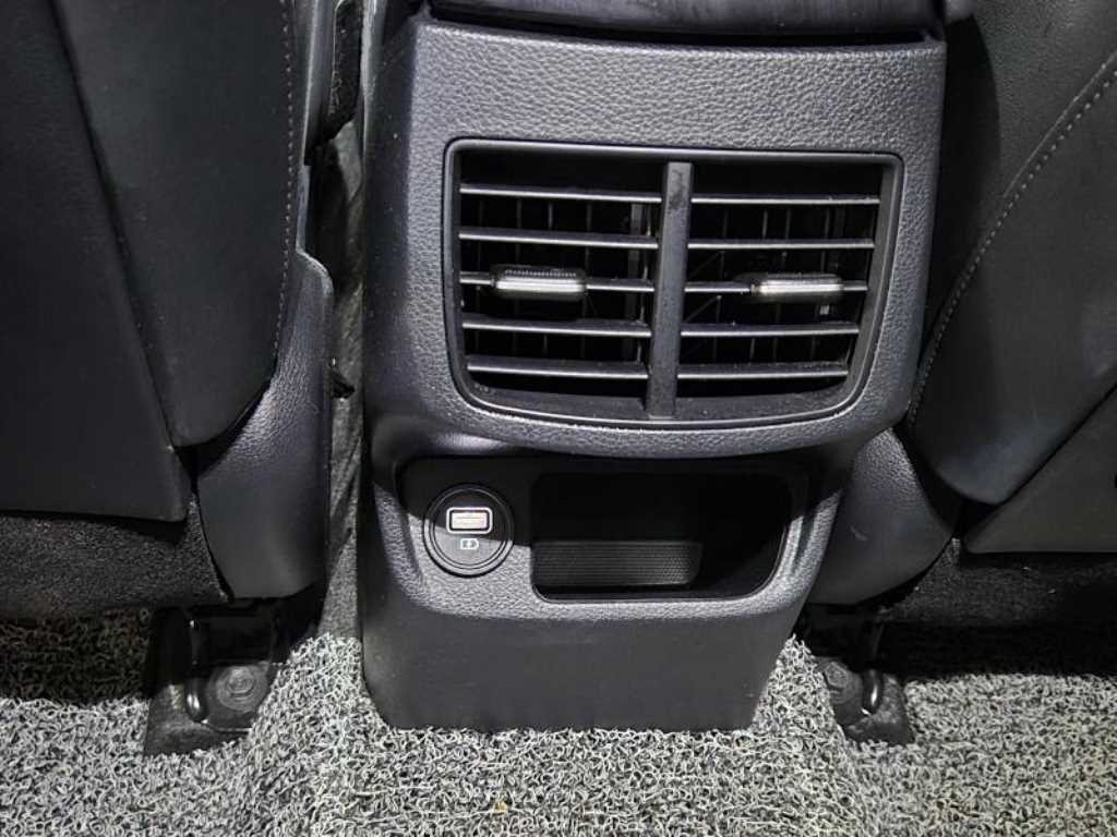 KIA Seltos - Vista 9