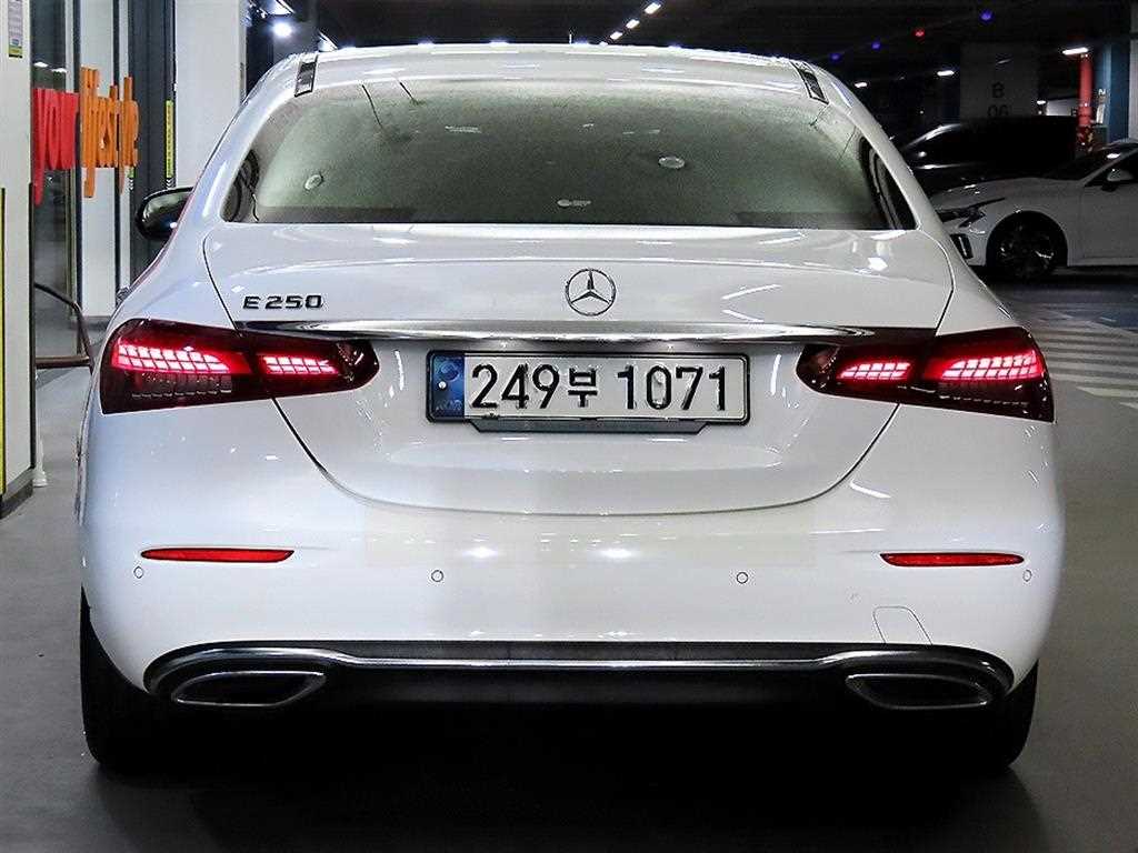 Mercedes Benz E class - Vista 5