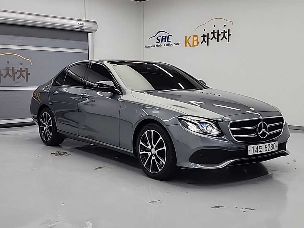 Mercedes Benz E class - Vista 4