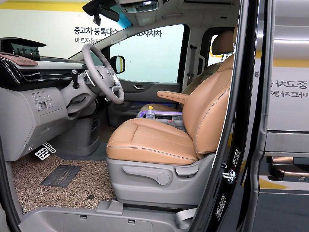 HYUNDAI Staria - Vista 5