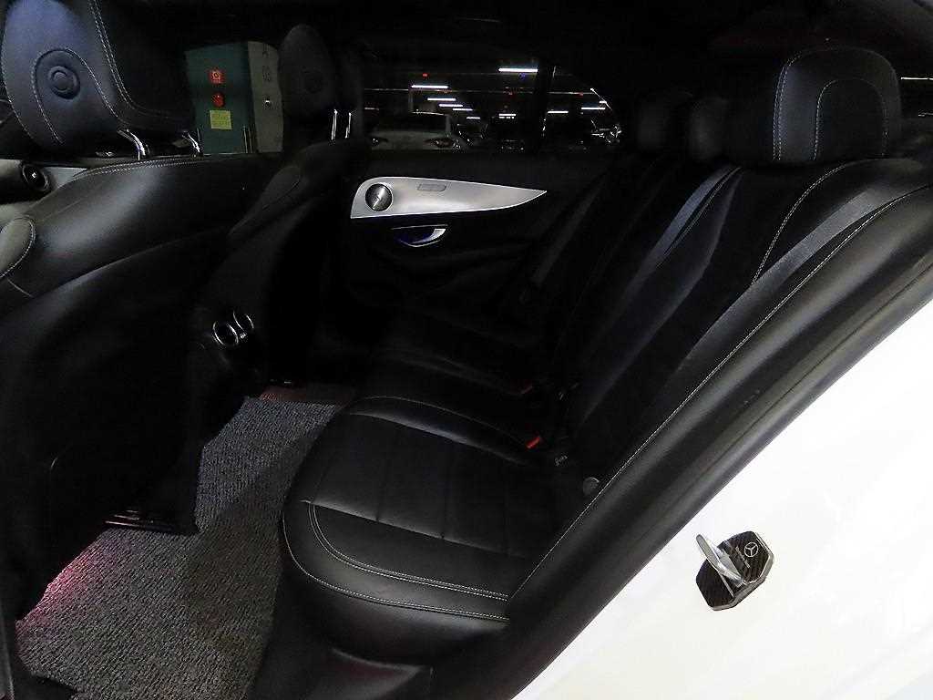 Mercedes Benz E class - Vista 7