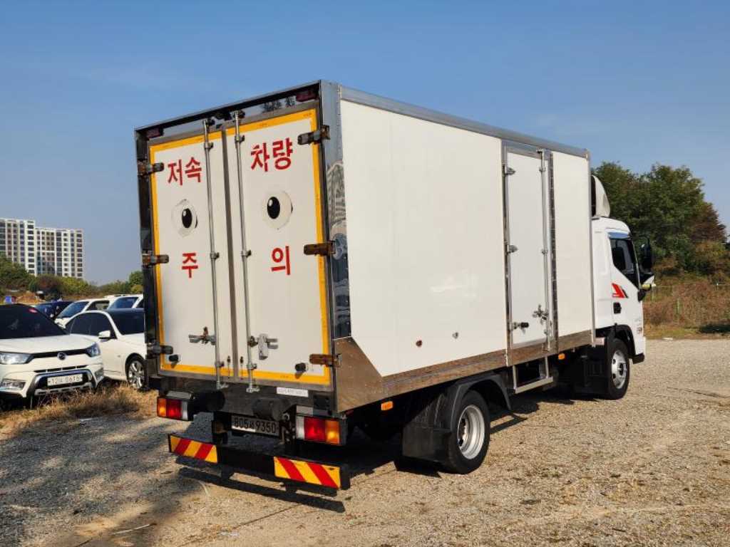 medium and large cargo truck - Vista 5